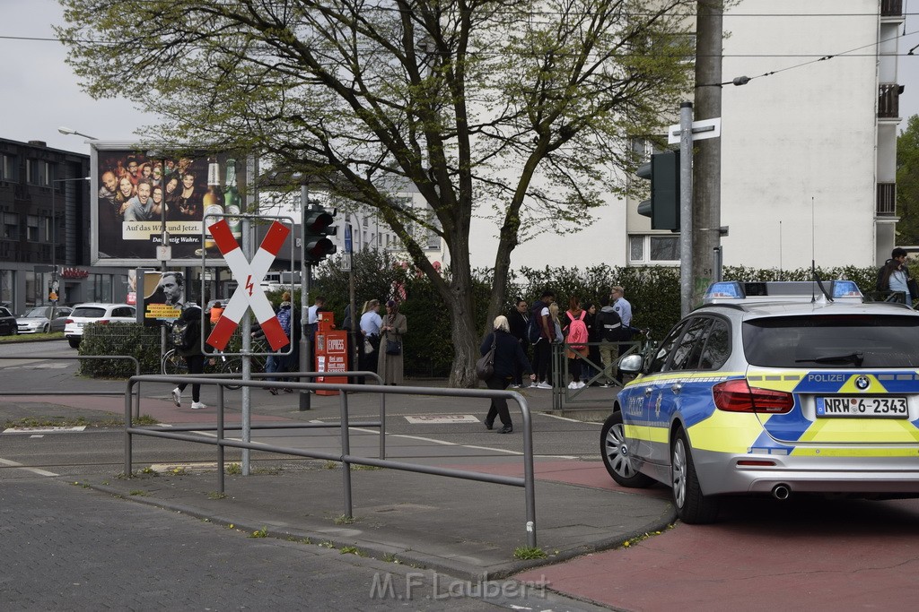 Einsatz BF Koeln in Koeln Buchheim Arnsbergerstr P02.JPG - Miklos Laubert